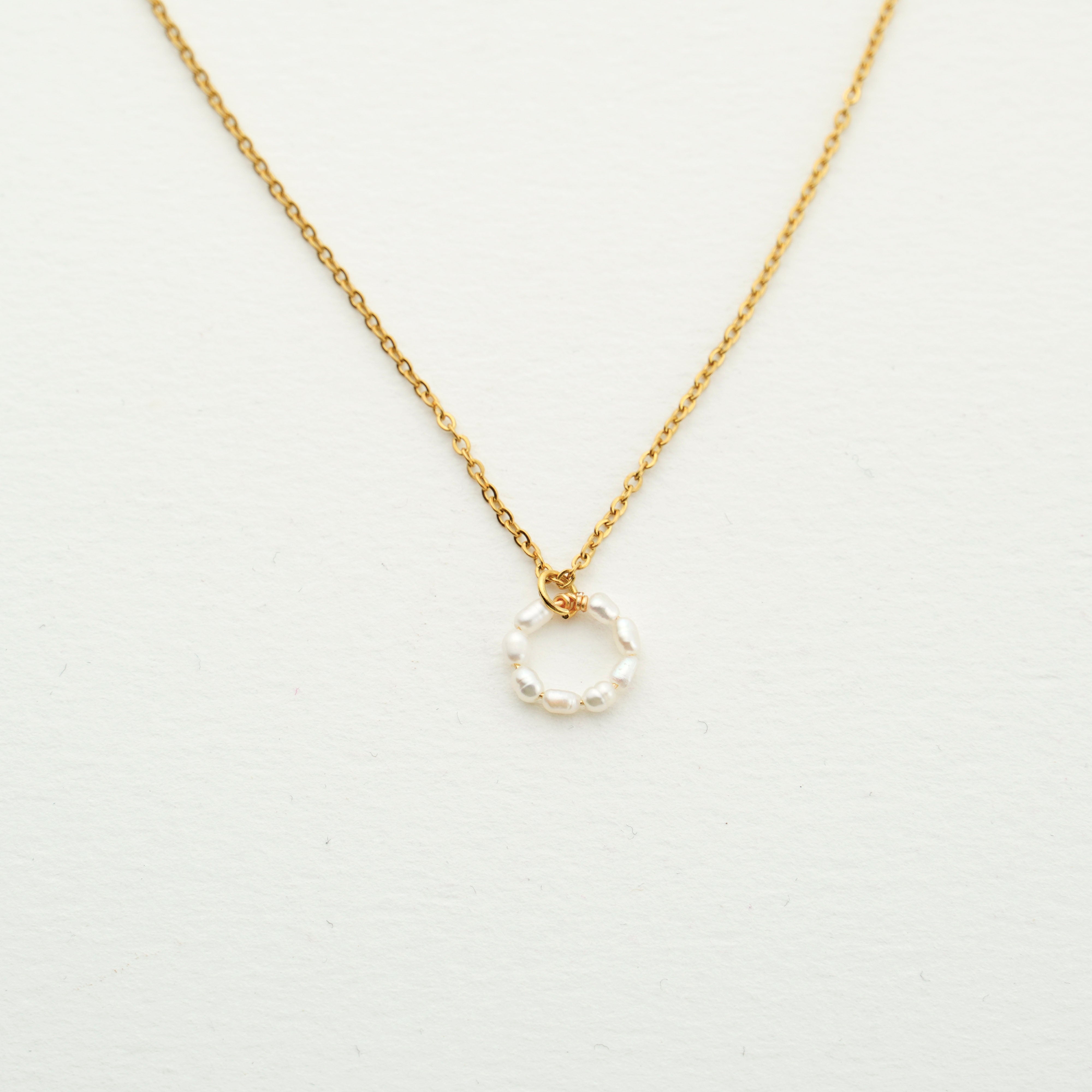 DINA NECKLACE PEARLS